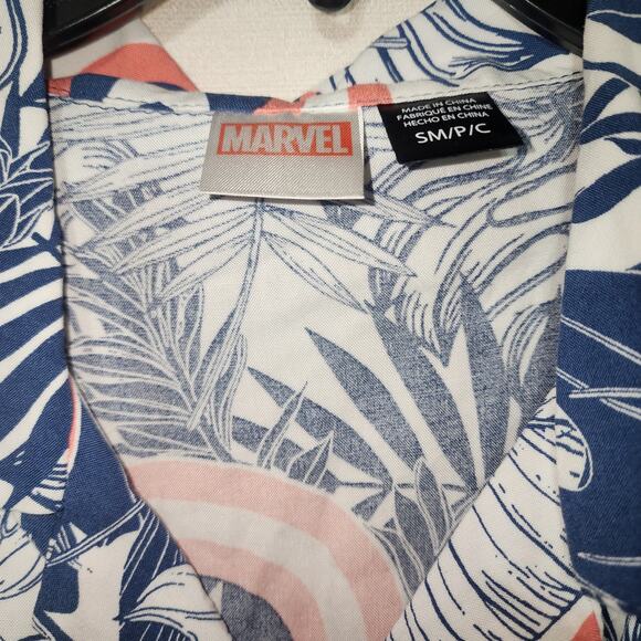 Captain America Hawaiian shirt short sleeve button down shirt men's size small - Picture 4 of 7